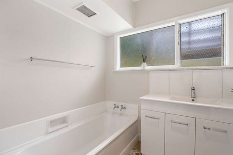 Photo of property in 3 Trosk Place, Waiuku, 2123