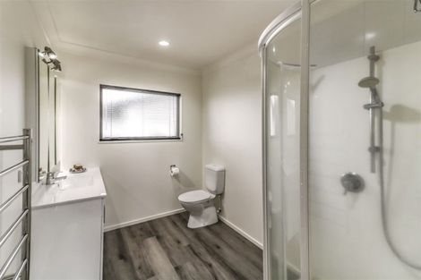 Photo of property in 215 Newcastle Road, Grandview Heights, Hamilton, 3200