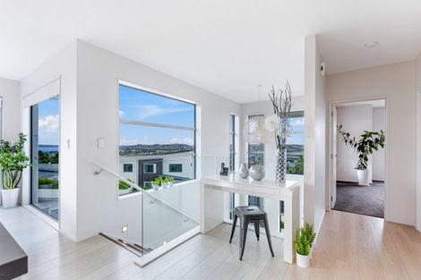 Photo of property in 32 Manhattan Rise, Orewa, 0931