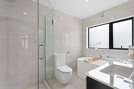 Photo of property in 5/90 Picasso Drive, West Harbour, Auckland, 0618