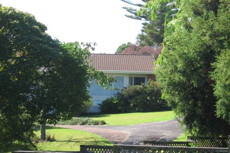 Photo of property in 2/5 Havelle Avenue, Titirangi, Auckland, 0604