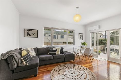 Photo of property in 1/300 Glenfield Road, Glenfield, Auckland, 0629