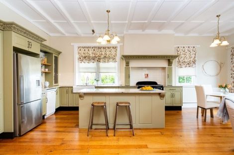 Photo of property in 28 Fitzroy Road, Bluff Hill, Napier, 4110