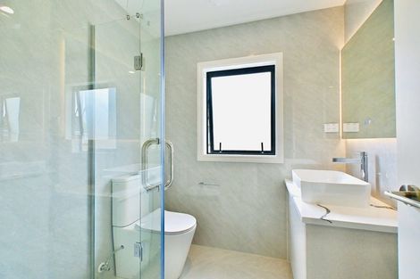 Photo of property in 80 Reeves Road, Pakuranga Heights, Auckland, 2010