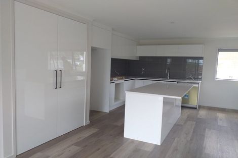 Photo of property in 2 Emerald Avenue, Rosehill, Papakura, 2113