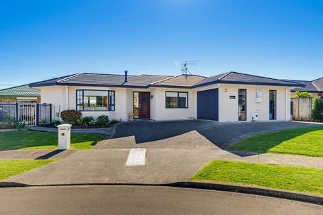 Photo of property in 4 Balmerino Grove, Waikanae, 5036
