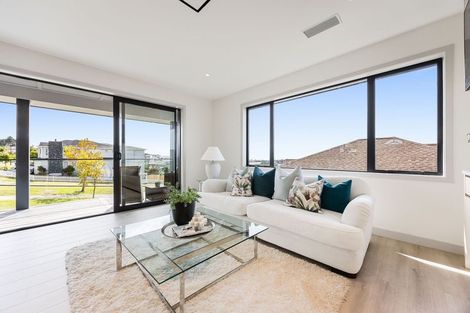Photo of property in 32 Grut Greens, Silverdale, 0932