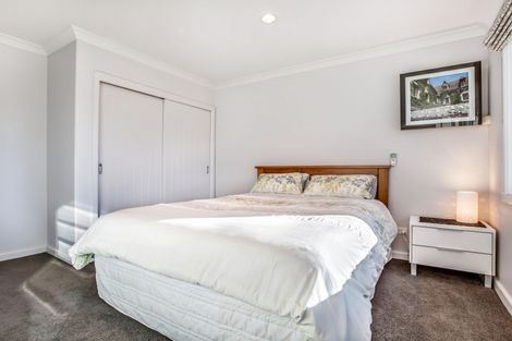 Photo of property in 17 Hinau Street, New Lynn, Auckland, 0600