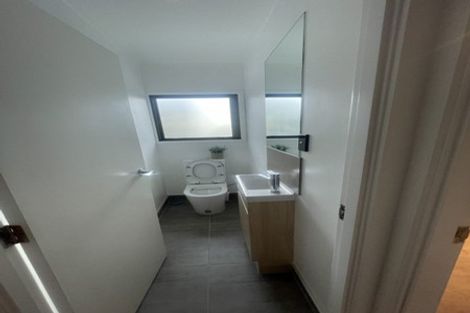 Photo of property in 58 Beechdale Crescent, Pakuranga Heights, Auckland, 2010