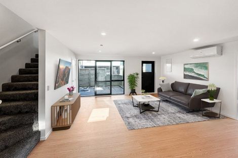 Photo of property in 2/8 Victoria Street, Ebdentown, Upper Hutt, 5018