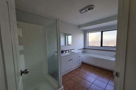 Photo of property in 15 Mangakoea Place, St Andrews, Hamilton, 3200