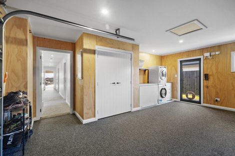 Photo of property in 32 Atlantic Drive, Fitzherbert, Palmerston North, 4410