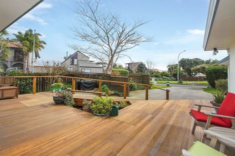 Photo of property in 14 Millen Place, Clarks Beach, 2122