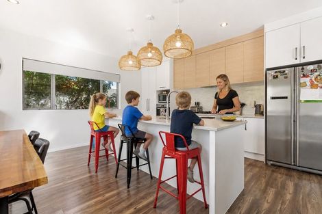 Photo of property in 33 Kaipuke Crescent, Gulf Harbour, Whangaparaoa, 0930