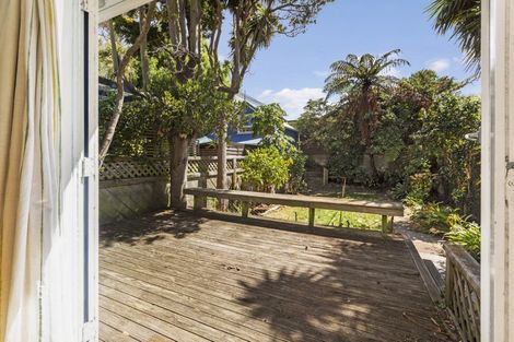 Photo of property in 23 Moir Street, Mount Victoria, Wellington, 6011