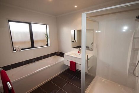 Photo of property in 212 Mark Avenue, Grenada Village, Wellington, 6037