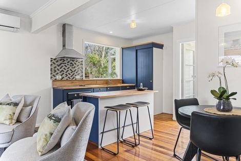 Photo of property in 16 Trafalgar Street, Westown, New Plymouth, 4310