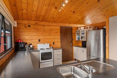 Photo of property in 6 Suzanne Grove, Kelvin Grove, Palmerston North, 4414