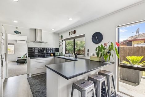 Photo of property in 1/7 Mirabell Place, Golflands, Auckland, 2013