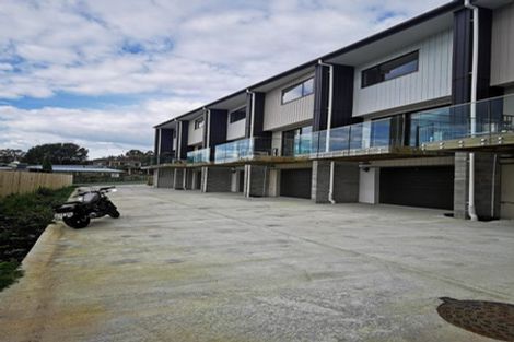 Photo of property in 150b Chivalry Road, Glenfield, Auckland, 0629