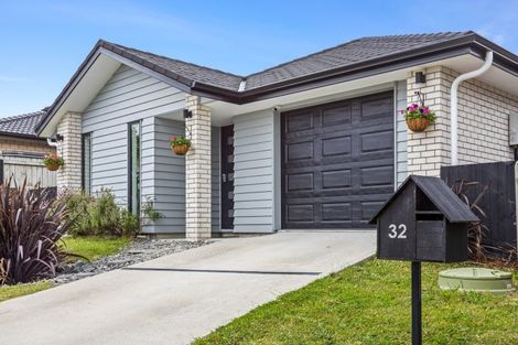 Photo of property in 32 Accolage Boulevard, Kumeu, 0810