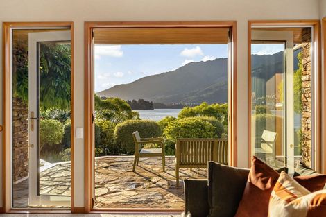 Photo of property in 45 Bay View Road, Kelvin Heights, Queenstown, 9300