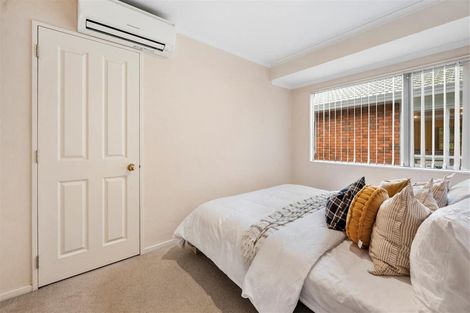 Photo of property in 16 Capricorn Place, Kawaha Point, Rotorua, 3010