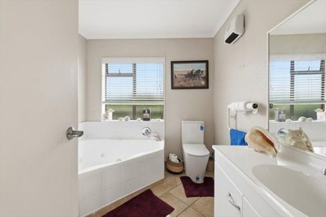 Photo of property in 63 Kayelene Place, Omokoroa, 3114