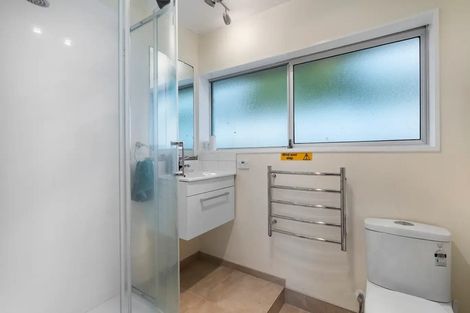 Photo of property in 1/98 Birkdale Road, Birkdale, Auckland, 0626