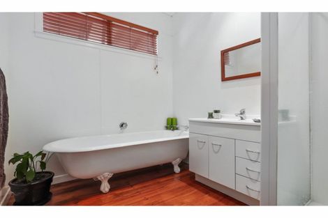 Photo of property in 46 Thames Road, Paeroa, 3600