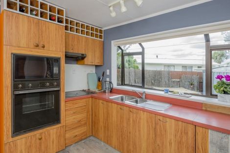 Photo of property in 7 Nikau Street, Levin, 5510