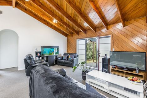 Photo of property in 30 Albatross Road, Red Beach, 0932