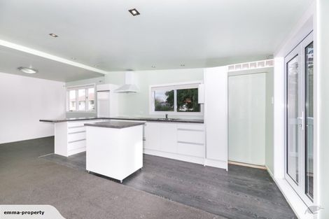 Photo of property in 5 Henderson Valley Road, Henderson, Auckland, 0612