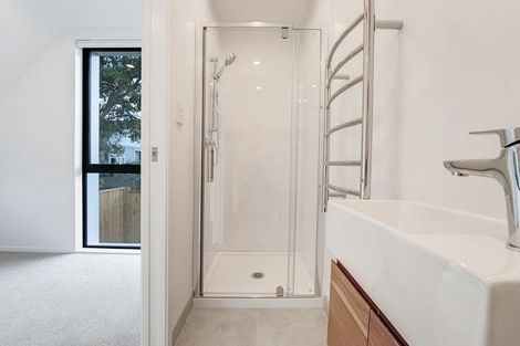 Photo of property in 2/11 Paramu Avenue, Birkdale, Auckland, 0626