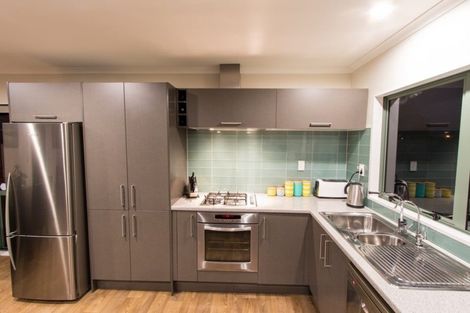 Photo of property in 8a Edgware Road, West Harbour, Auckland, 0618