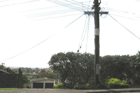 Photo of property in 112 Awaroa Road, Sunnyvale, Auckland, 0612