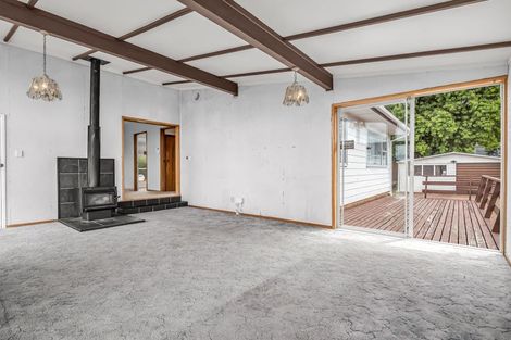 Photo of property in 28 Eyre Street, Henderson, Auckland, 0612