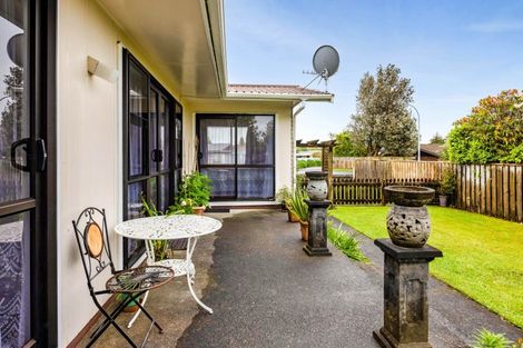 Photo of property in 6 Kamahi Place, Inglewood, 4330