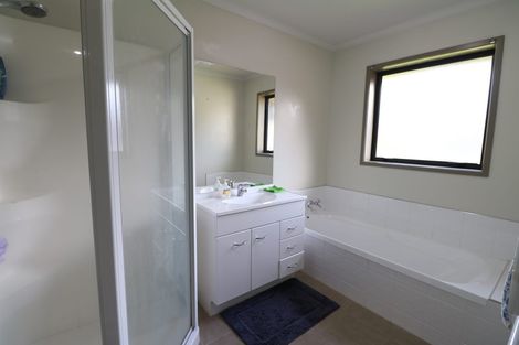 Photo of property in 6 Whitford Place, Rototuna North, Hamilton, 3210