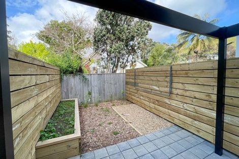 Photo of property in 13 Whanui Place, Mangere Bridge, Auckland, 2022