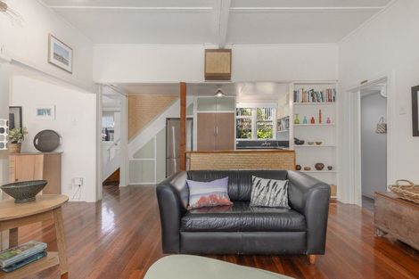 Photo of property in 11 Whanake Street, Titahi Bay, Porirua, 5022
