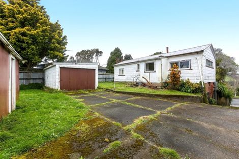 Photo of property in 33 Tarahua Road, Vogeltown, New Plymouth, 4310
