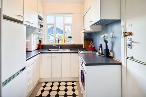 Photo of property in Owd Trafford Flats, 17 Brougham Street, Mount Victoria, Wellington, 6011