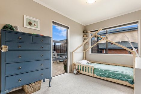 Photo of property in 2 Laura Street, Kelston, Auckland, 0602