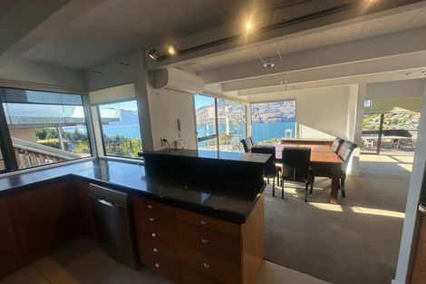 Photo of property in 92 Wynyard Crescent, Fernhill, Queenstown, 9300