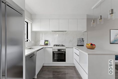 Photo of property in 2e Vinistra Road, Kumeu, 0810