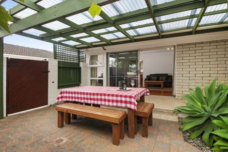 Photo of property in 24 Pooley Street, Pakuranga Heights, Auckland, 2010