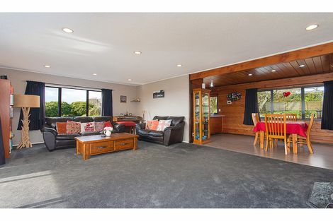 Photo of property in 120 Colombo Road, Waiuku, 2123
