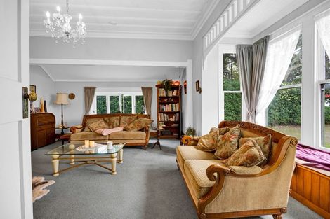 Photo of property in 237 South Road, Hawera, 4610