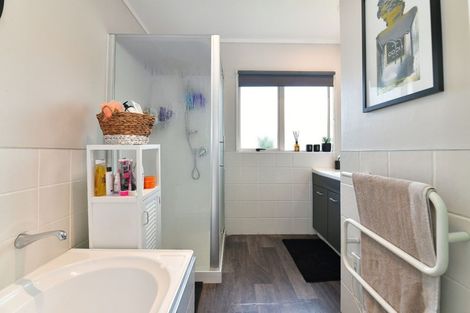 Photo of property in 19 Parakai Avenue, Parakai, 0830